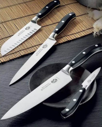 Μαχαίρι Santoku με αυλακώσεις μονοκόμματο 17cm σε ειδική συσκευασία δώρου Grand Maitre,Victorinox, 7.7323.17G, ΜΑΥΡΟ