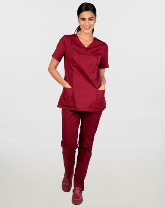 Γυναικείο σετ, (Scrub) μπλούζα με λαιμό βε και παντελόνι με ελαστική μέση και 3 τσέπες NAMI, ΜΠΟΡΝΤΟ